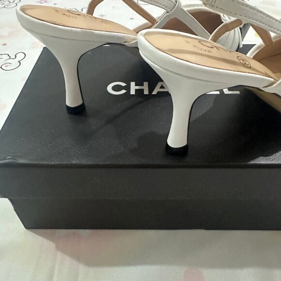 CHANEL Mary Jane Women's Black And White High Heels - Picture 3 of 6